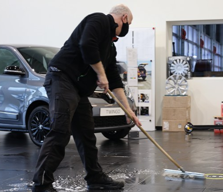 Schoonmaak bij Bilzen Motors